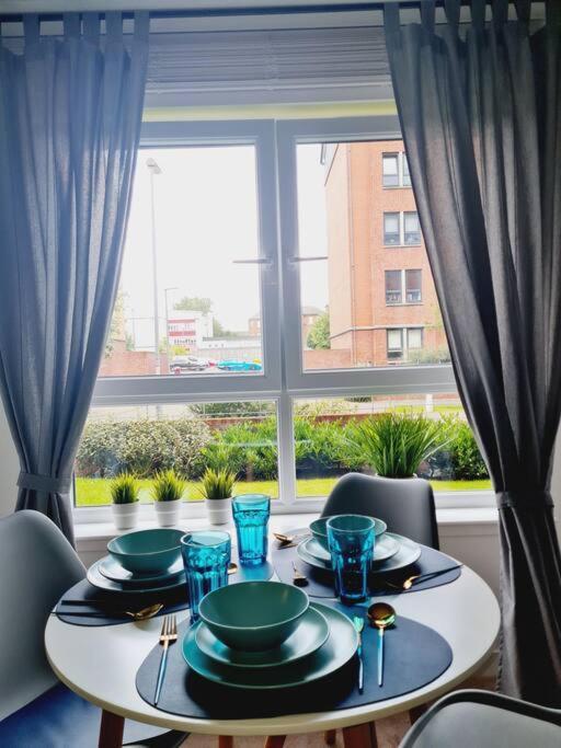 Stylish 2 Bedroom Apartment / Free Gated Parking 格拉斯哥 外观 照片
